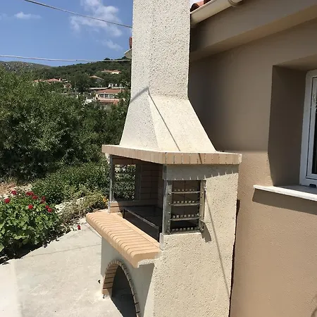 Sandy & Sofia קאטליוס