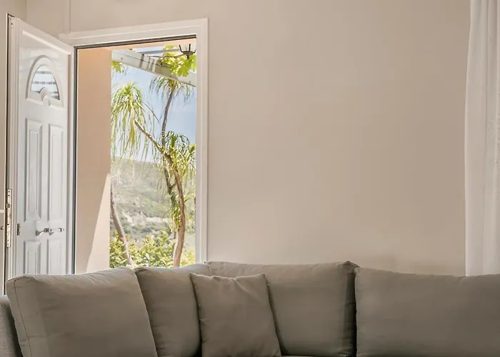 Sandy & Sofia Дом отдыха *