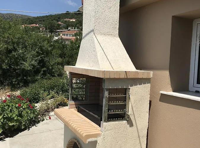 Sandy & Sofia Кателиос